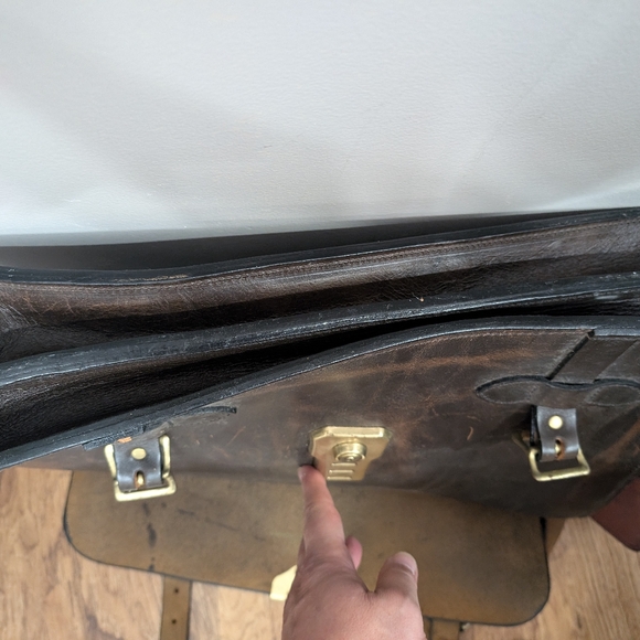 Filson leather field satchel/briefcase - Picture 8 of 8